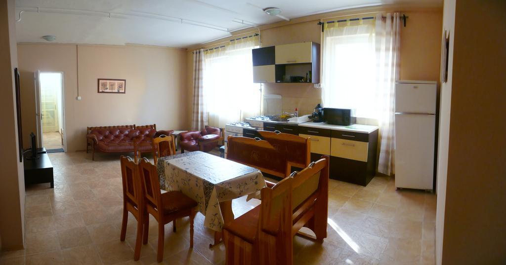 Orchidea Apartman Tata Δωμάτιο φωτογραφία