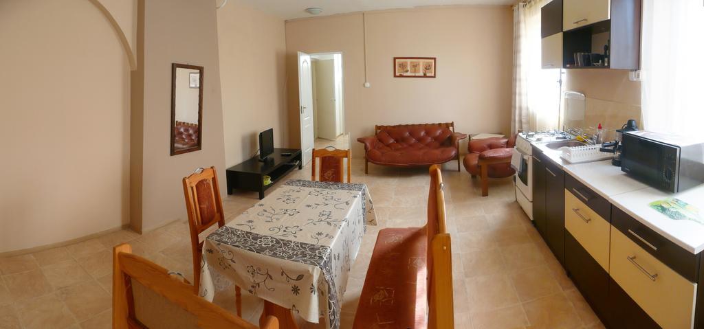 Orchidea Apartman Tata Δωμάτιο φωτογραφία