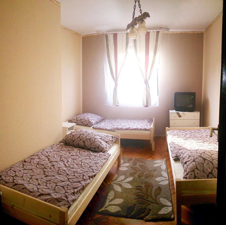 Orchidea Apartman Tata Δωμάτιο φωτογραφία